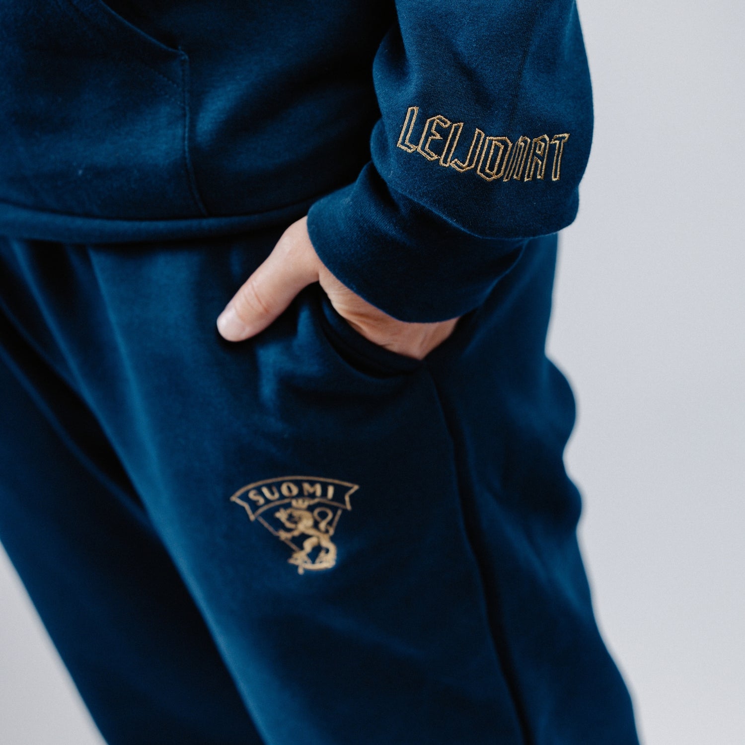 Leijonat Scuba collegehousut